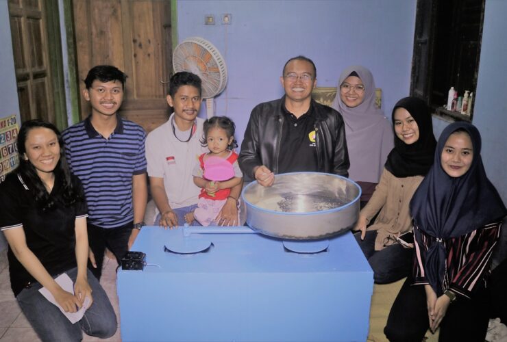 Mesin Gojang-ganjing Penggoyang Onde-Onde Karya Mahasiswa UPN