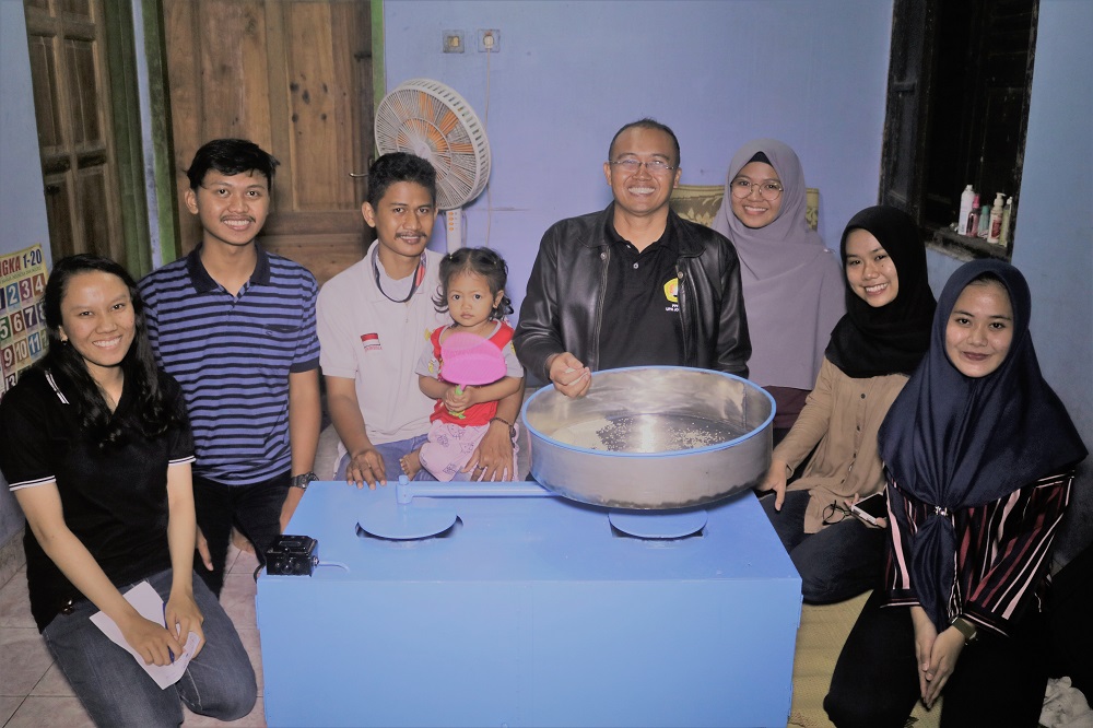 Mesin Gojang-ganjing Penggoyang Onde-Onde Karya Mahasiswa UPN