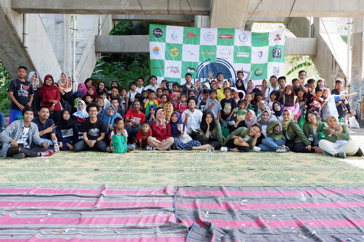 Mahasiswa Komunikasi UPNVYK Gelar Edukasi dan Sikat Gigi Massal