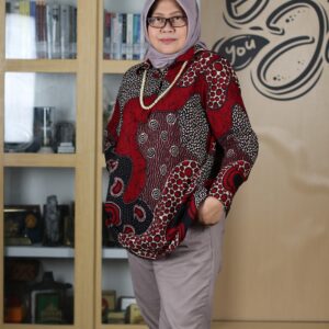 DR. RETNO HENDARININGRUM,M.Si.