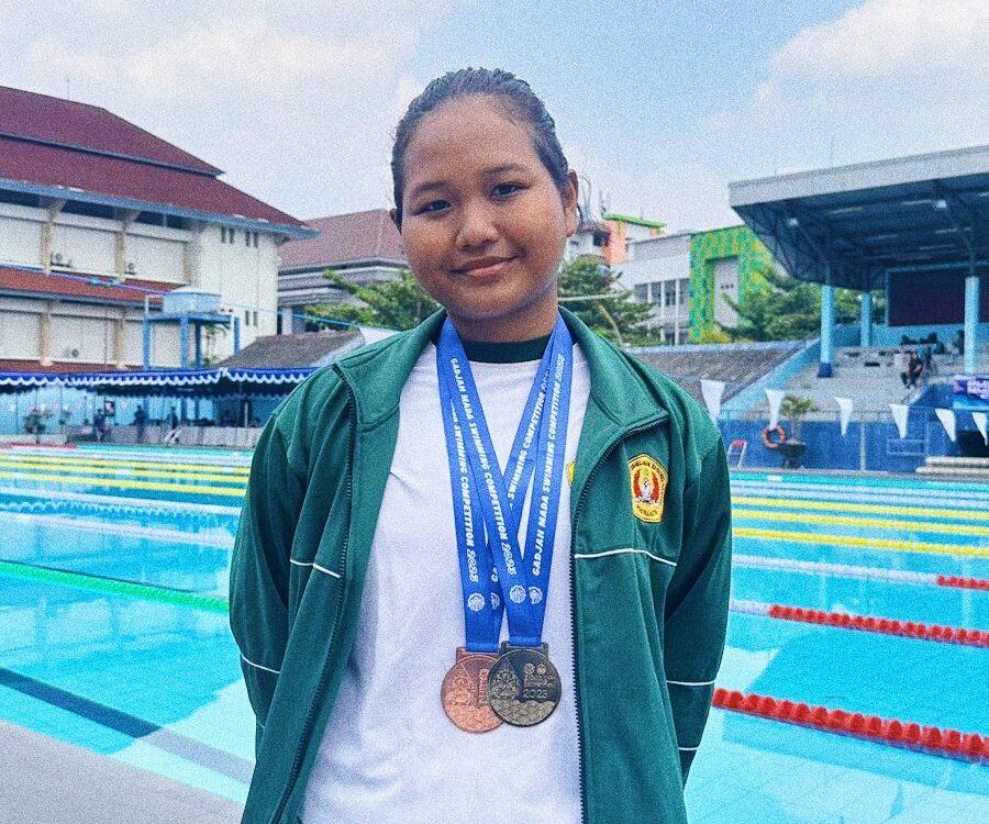 Elidya Karensa Achieves Champion in Gajah Mada Swimming Competition