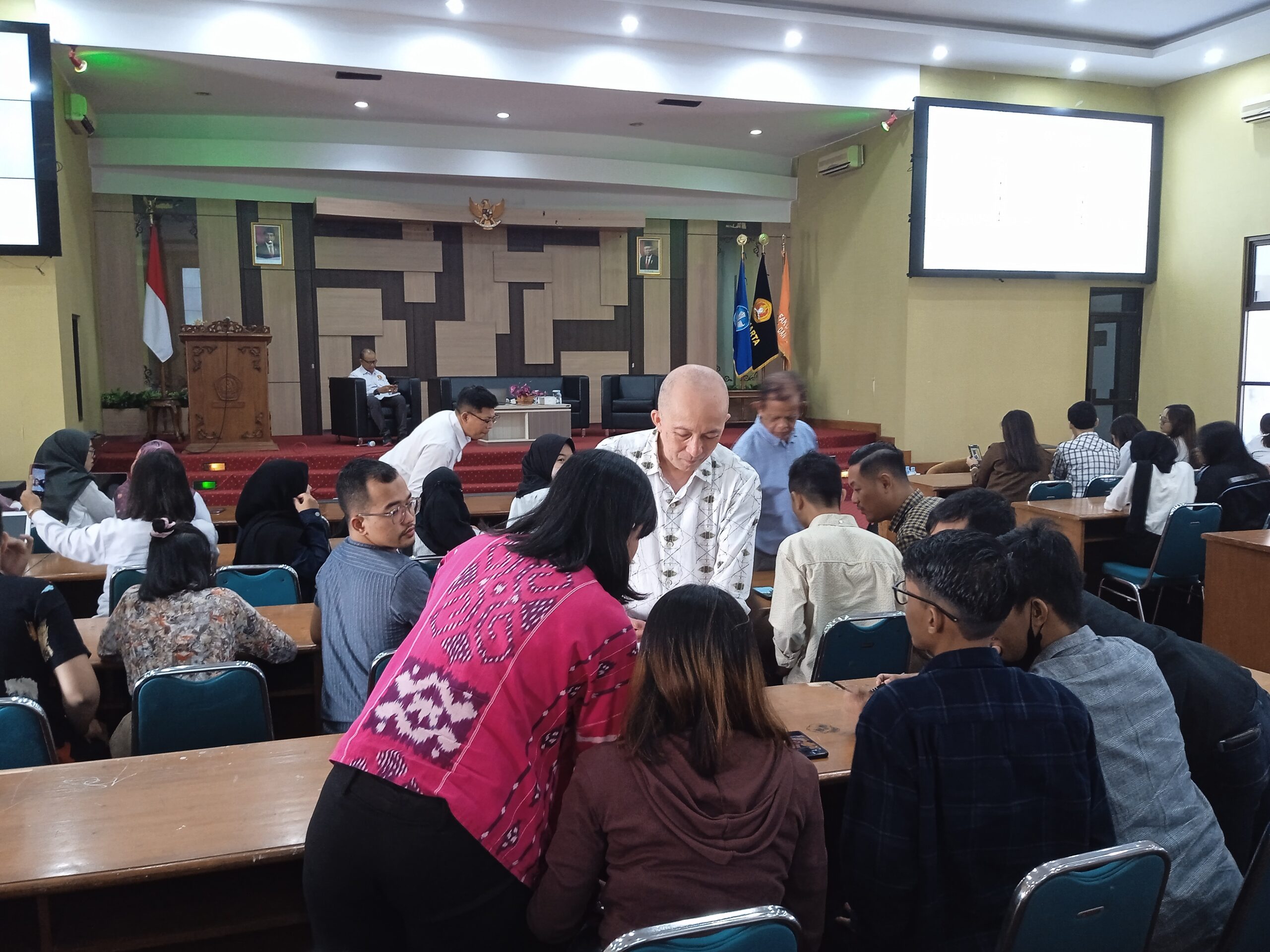 MIKOM UPNVY Gelar Seminar Sosialisasikan Media Literasi Biotope